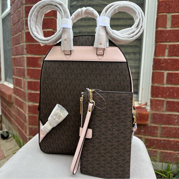 Michael Kors medium backpack and wallet - Picture 12 of 16